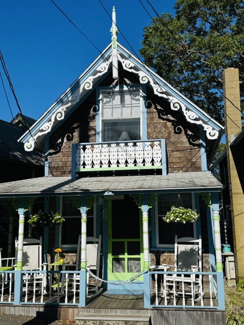 brown house in maine